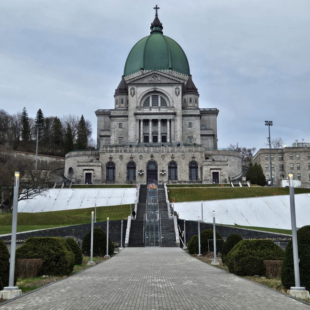 The magnificent Oratoire Saint-Joseph and its big, big dome