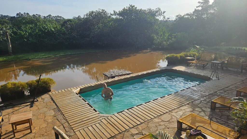 Swimming pool in the hostel Via Via in Entebbe in Uganda for our trip to the Uganda Marathon in june 2025