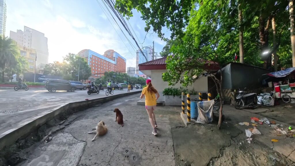 The running ginger running in Manila Bay in our recommened route in Manila