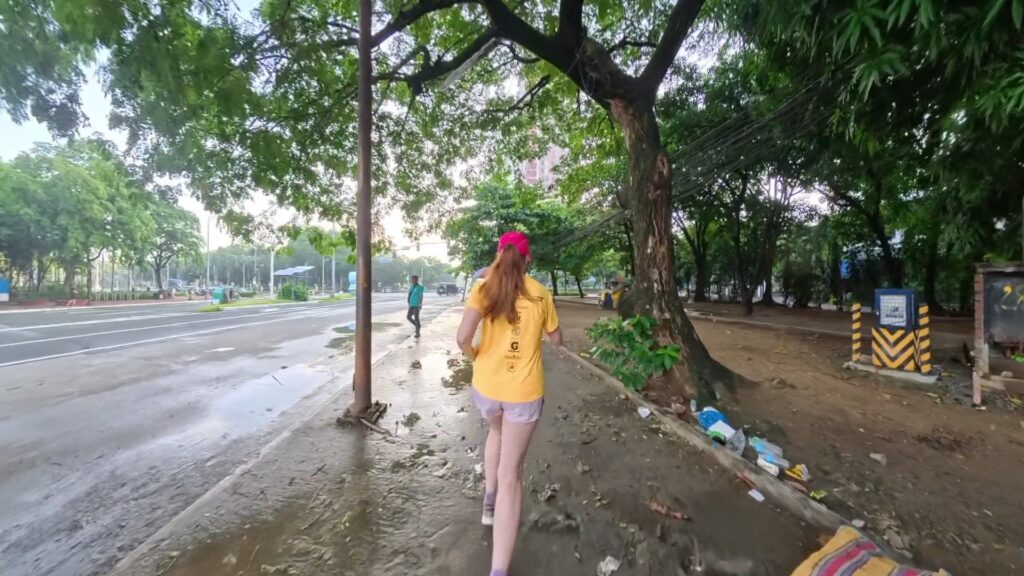 The running ginger running in Manila Bay in our recommened route in Manila