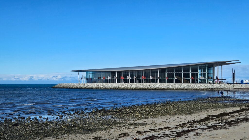 Images of Port Moresby in PNG, Papua New Guinea, for our tourism and running recommendations. APEC Haus.