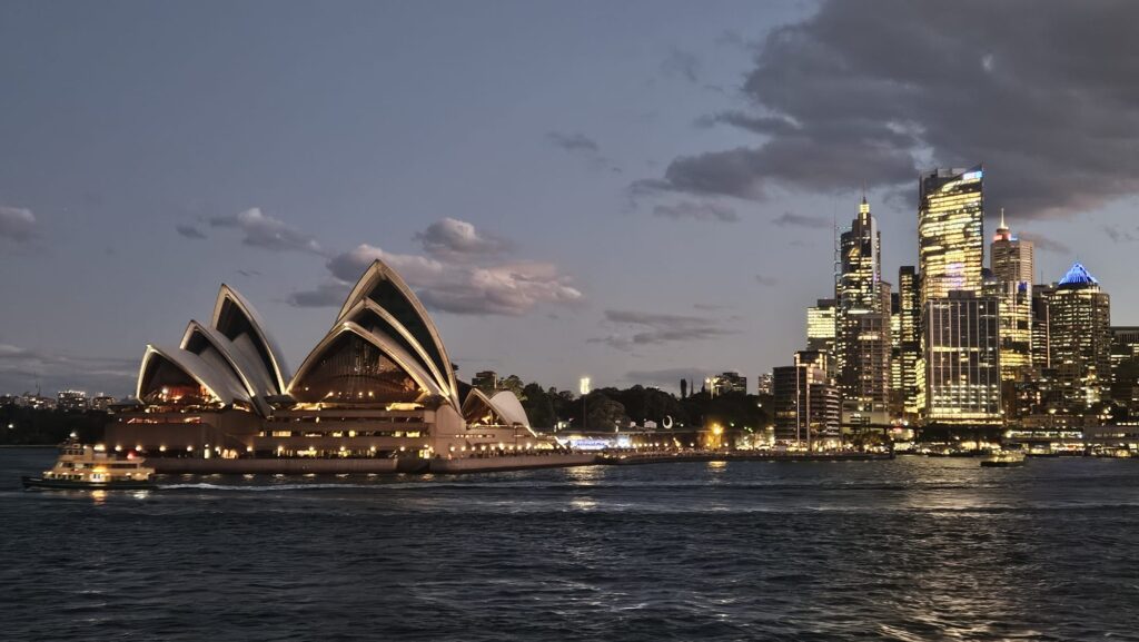 Image of Sydney during a sunset cruise, during the pre-tour before the Sydney marathon 2025. 