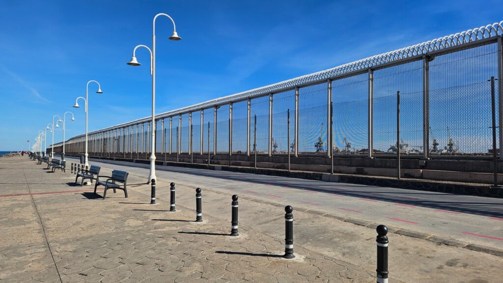 Melilla Highlights - Lugares de Melilla. Valla entre España y Marruecos.