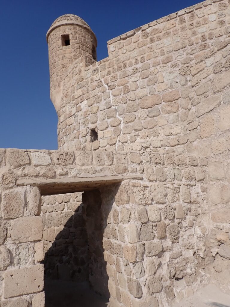Touristic highlights of Bahrain to visit in Manama in a day. Bahrain's fort.