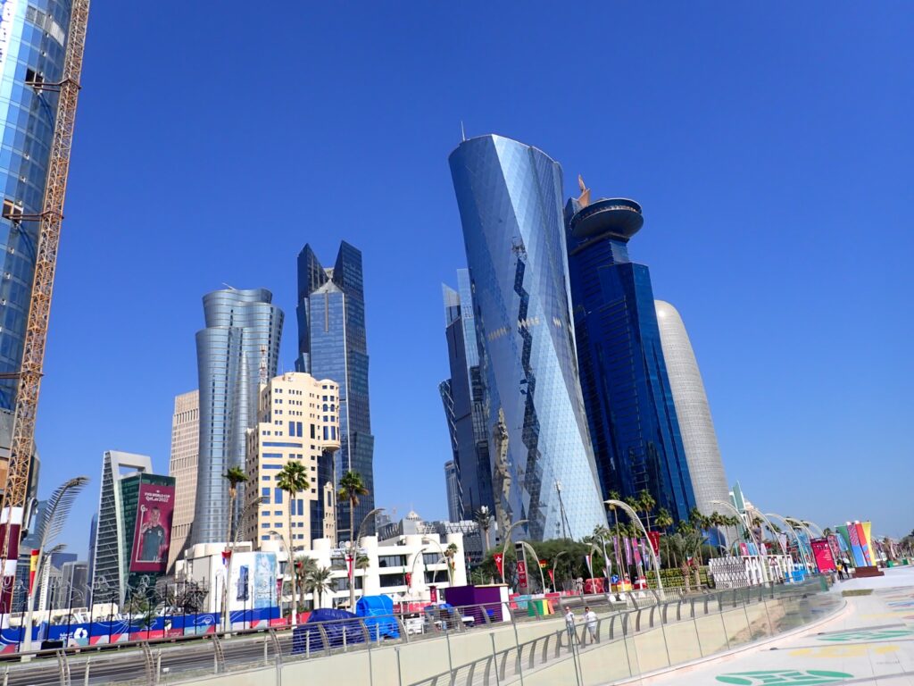 Highlights of Doha, Qatar. Tourist Landmarks to visit in one day. The Corniche.