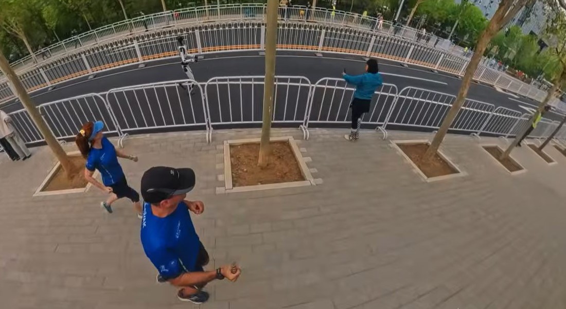 The running ginger running with robots: humanoid robot e-town half marathon in Beijing in 2026