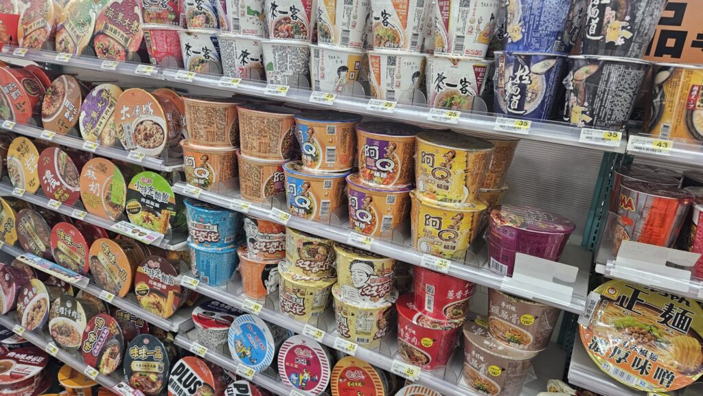 Food in Taiwan: 7/11 choices in Tainan.