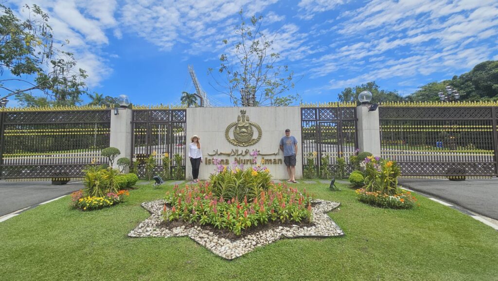 Highlights of Bandar Seri Begawan, capital of Brunei, in 2026. Recomended visits. Royal Palace.