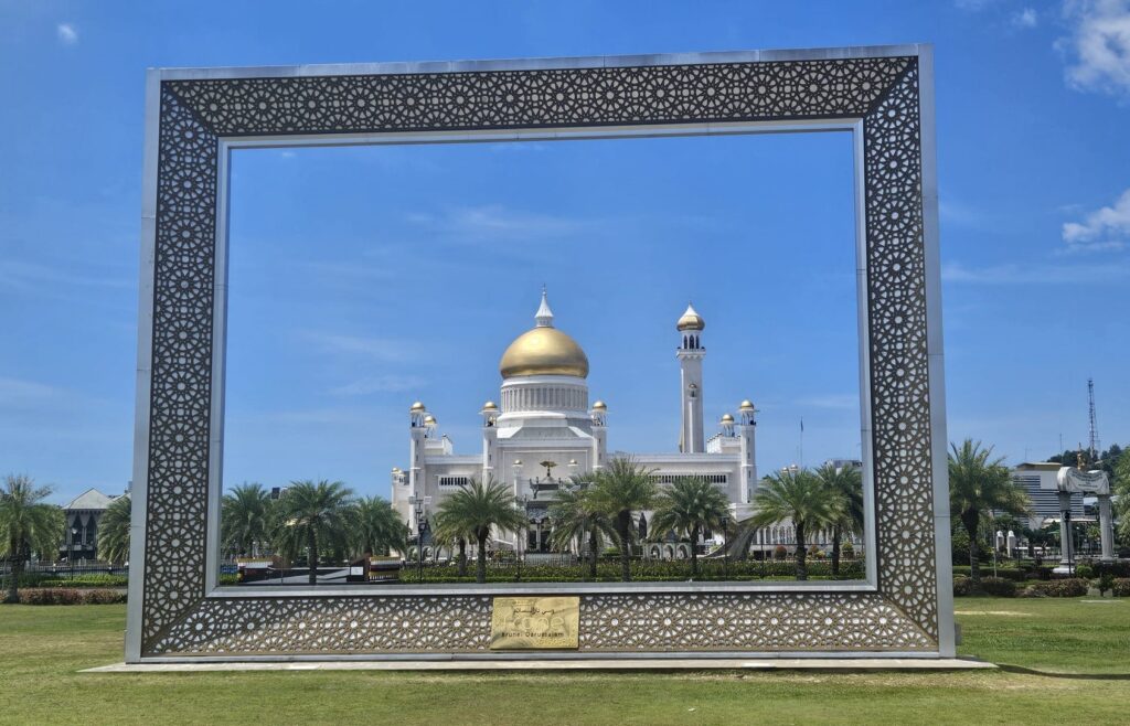 Highlights of Bandar Seri Begawan, capital of Brunei, in 2026. Recomended visits.