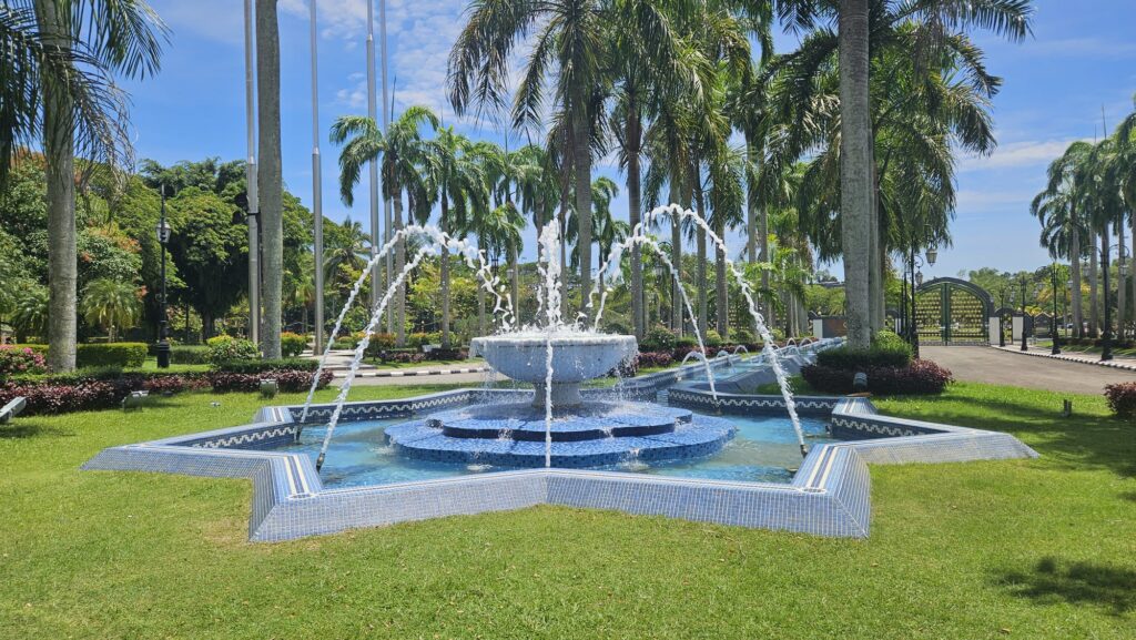 Highlights of Bandar Seri Begawan, capital of Brunei, in 2026. Recomended visits.