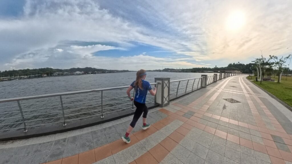 The running ginger running 6 kilometers in Bandar Seri Begawan in Brunei. Recommended run.