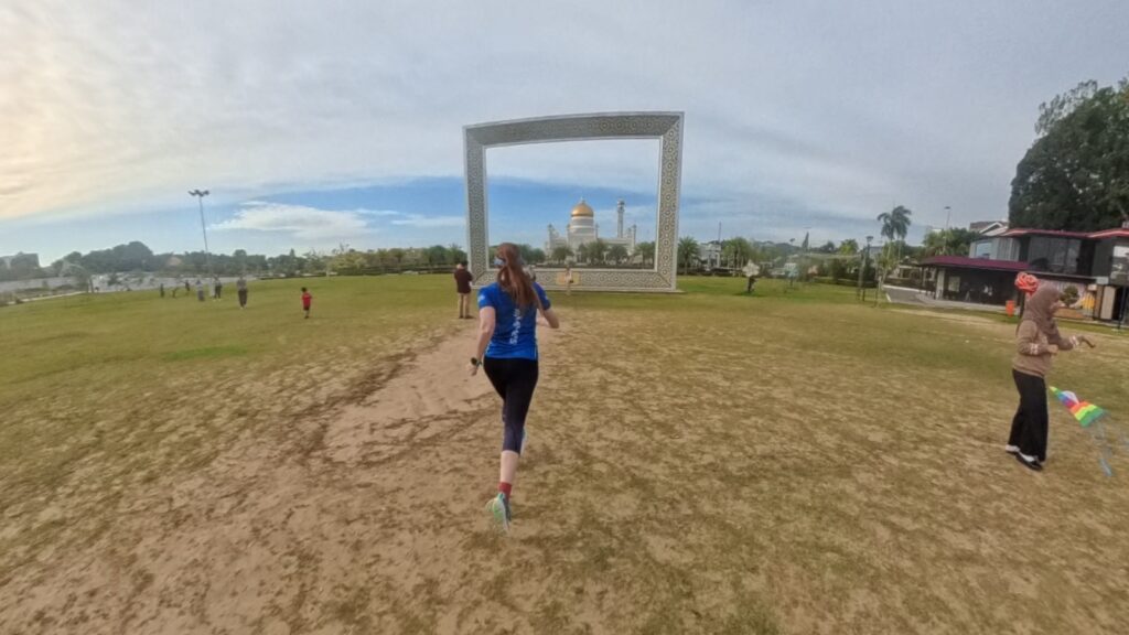 The running ginger running 6 kilometers in Bandar Seri Begawan in Brunei. Recommended run.