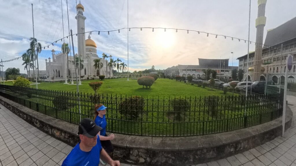 The running ginger running 6 kilometers in Bandar Seri Begawan in Brunei. Recommended run.