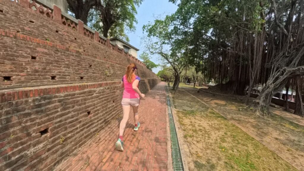 The running ginger running in Tainan. Recommended 10k route in Tainan. Navy destroyer.