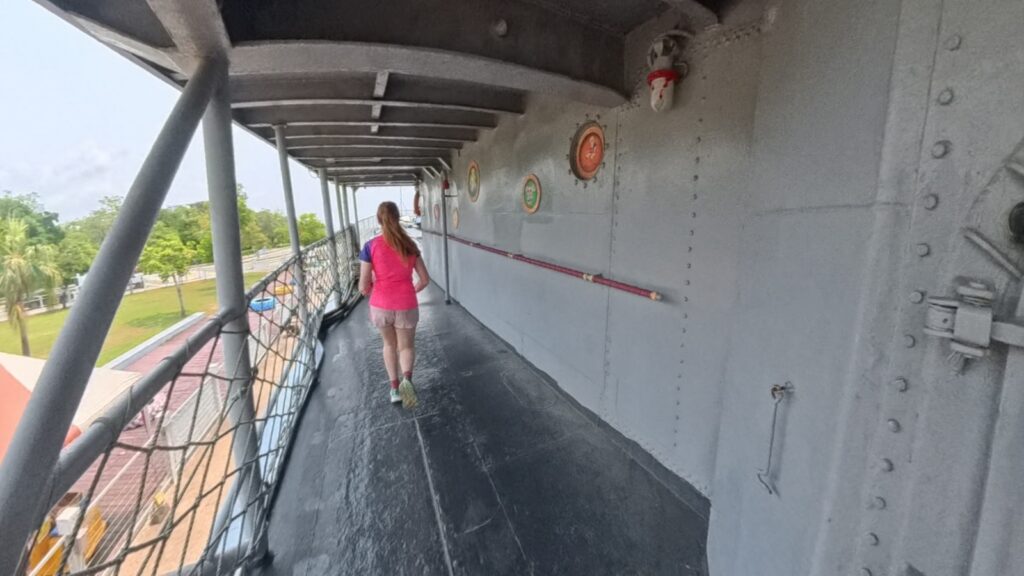 The running ginger running in Tainan. Recommended 10k route in Tainan. Navy destroyer.