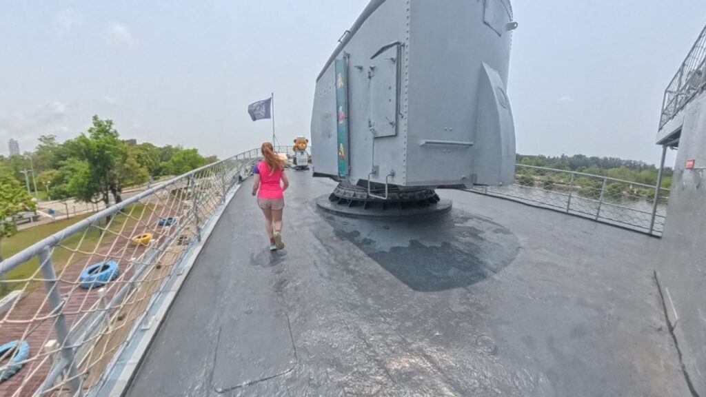 The running ginger running in Tainan. Recommended 10k route in Tainan. Navy destroyer.