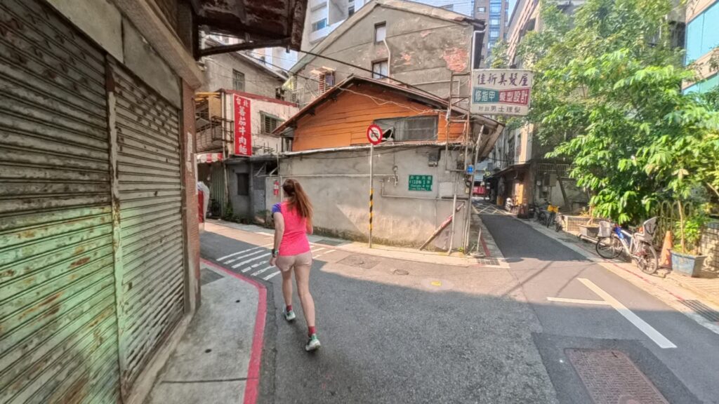 The running ginger running in Taipei. Recommended route around the river Tamsui and Yanping Riverside Park.