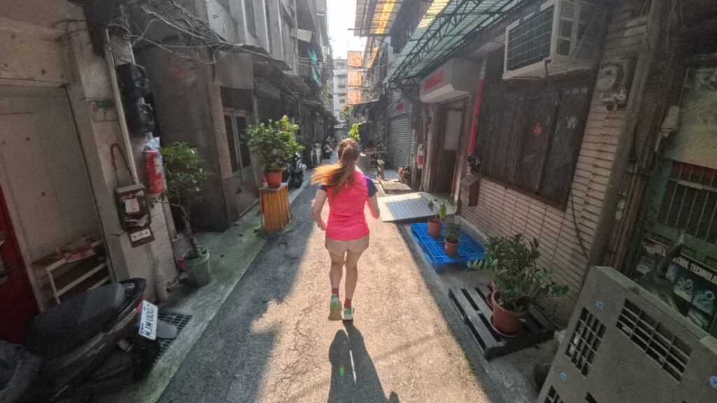 The running ginger running in Taipei. Recommended route around the river Tamsui and Yanping Riverside Park.