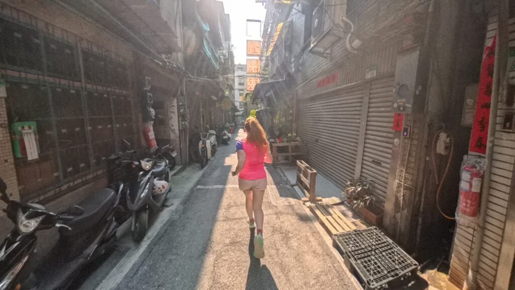 The running ginger running in Taipei. Recommended route around the river Tamsui and Yanping Riverside Park.