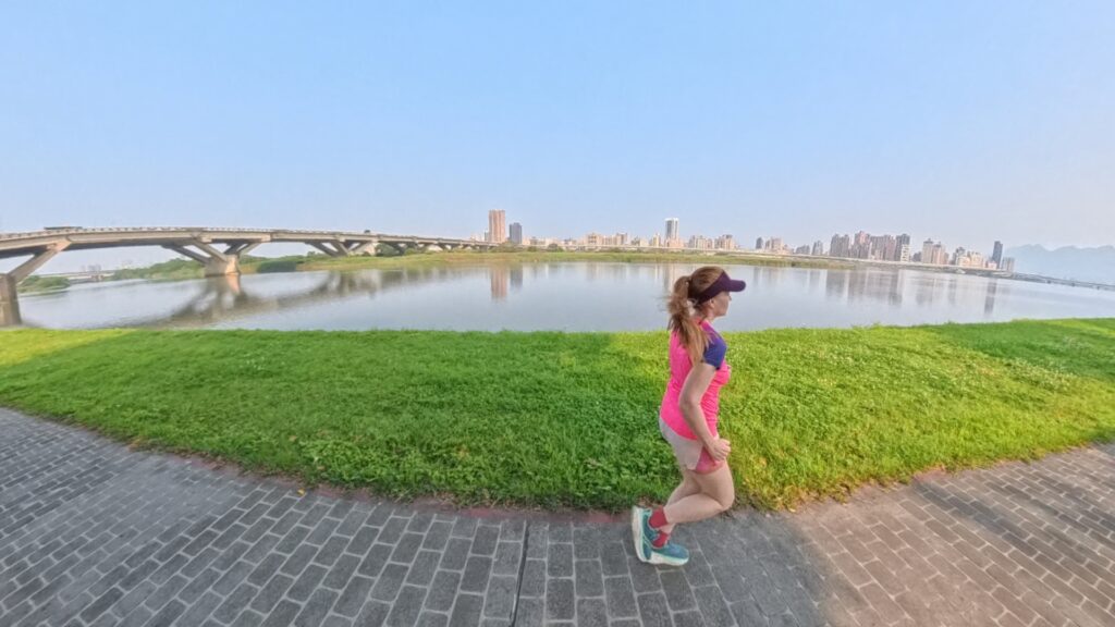 The running ginger running in Taipei. Recommended route around the river Tamsui and Yanping Riverside Park.