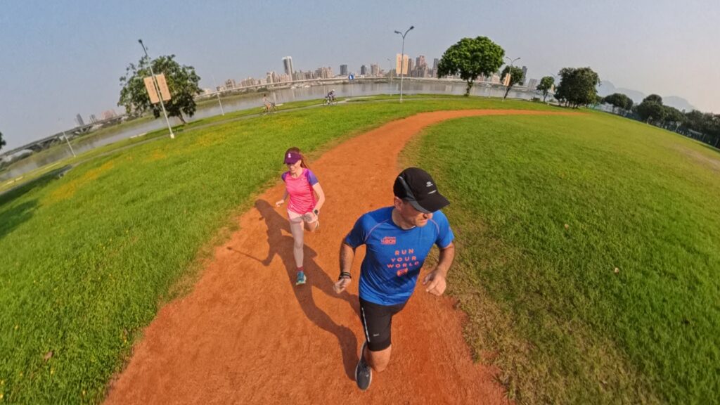 The running ginger running in Taipei. Recommended route around the river Tamsui and Yanping Riverside Park.