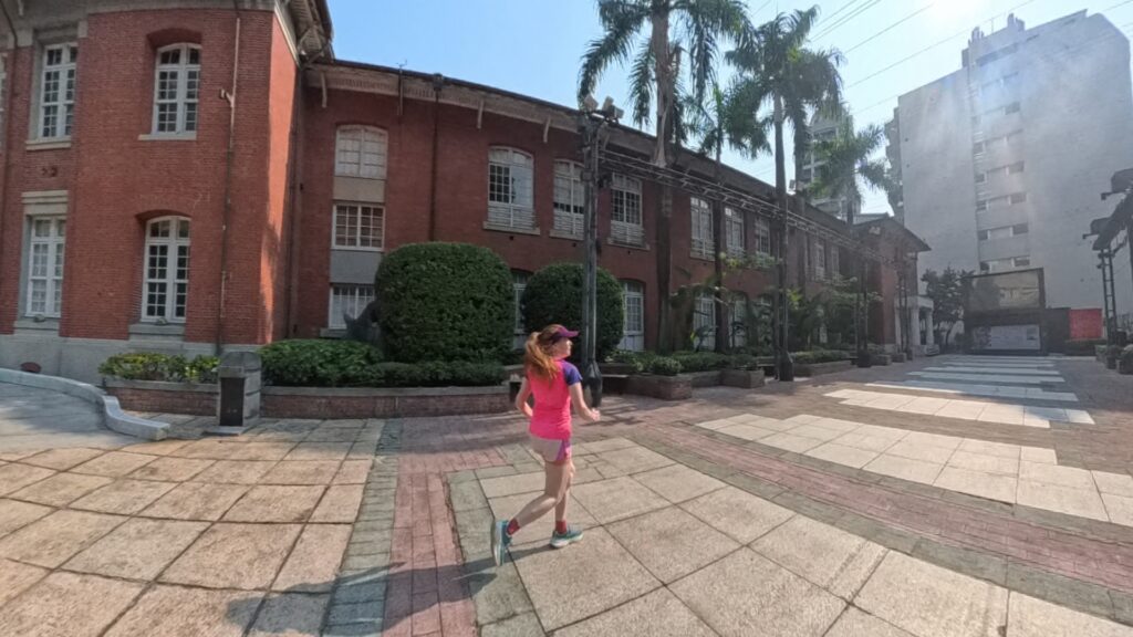 The running ginger running in Taipei. Recommended route around the river Tamsui and Yanping Riverside Park.