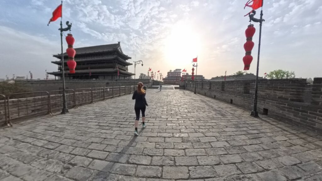 11 kilometers run in Xi'an, in the City Wall and the moat park in April 2026. Recommended route for running and tourism in Xian.