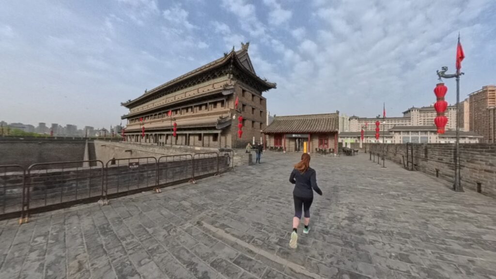 11 kilometers run in Xi'an, in the City Wall and the moat park in April 2026. Recommended route for running and tourism in Xian.