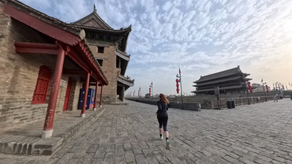 11 kilometers run in Xi'an, in the City Wall and the moat park in April 2026. Recommended route for running and tourism in Xian.