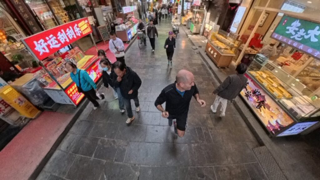 11 kilometers run in Xi'an, in the City Wall and the moat park in April 2026. Recommended route for running and tourism in Xian. Muslim Quarter.