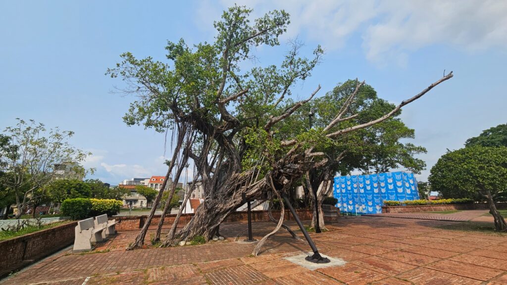 Touristic highlights of Tainan, in Taiwan, during a scenic 10k run. Recommended route for running in Anping and Tainan in general. Anping Fort.