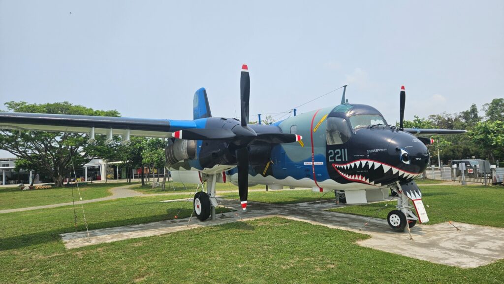 Touristic highlights of Tainan, in Taiwan, during a scenic 10k run. Recommended route for running in Anping and Tainan in general. Navy Destroyer Park.