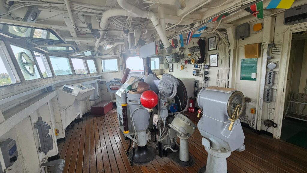 Touristic highlights of Tainan, in Taiwan, during a scenic 10k run. Recommended route for running in Anping and Tainan in general. Navy Destroyer Park.