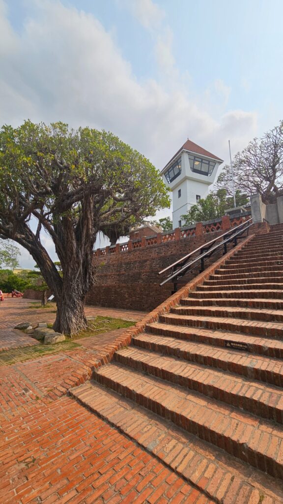 Touristic highlights of Tainan, in Taiwan, during a scenic 10k run. Recommended route for running in Anping and Tainan in general. Anping Fort.