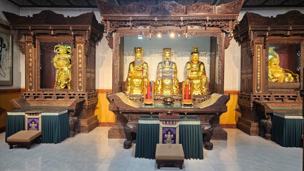 Highlights of our trip to Xi'an in Apirl 2026, visiting the city and the Terracotta Warriors before running in the city wall. 